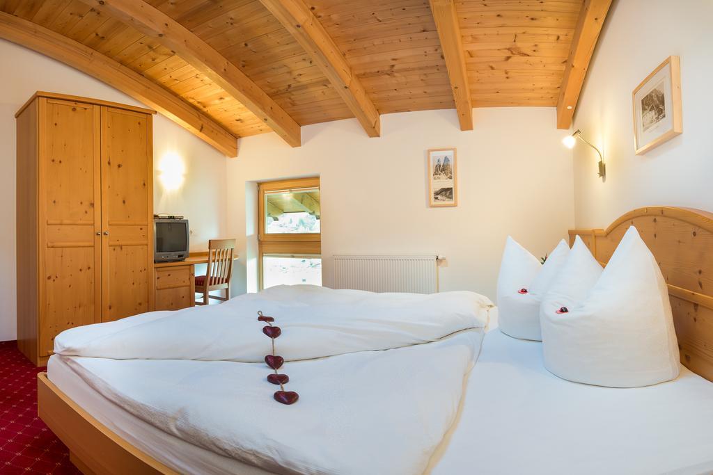 Hotel Haus Fernblick Neustift im Stubaital Habitación foto