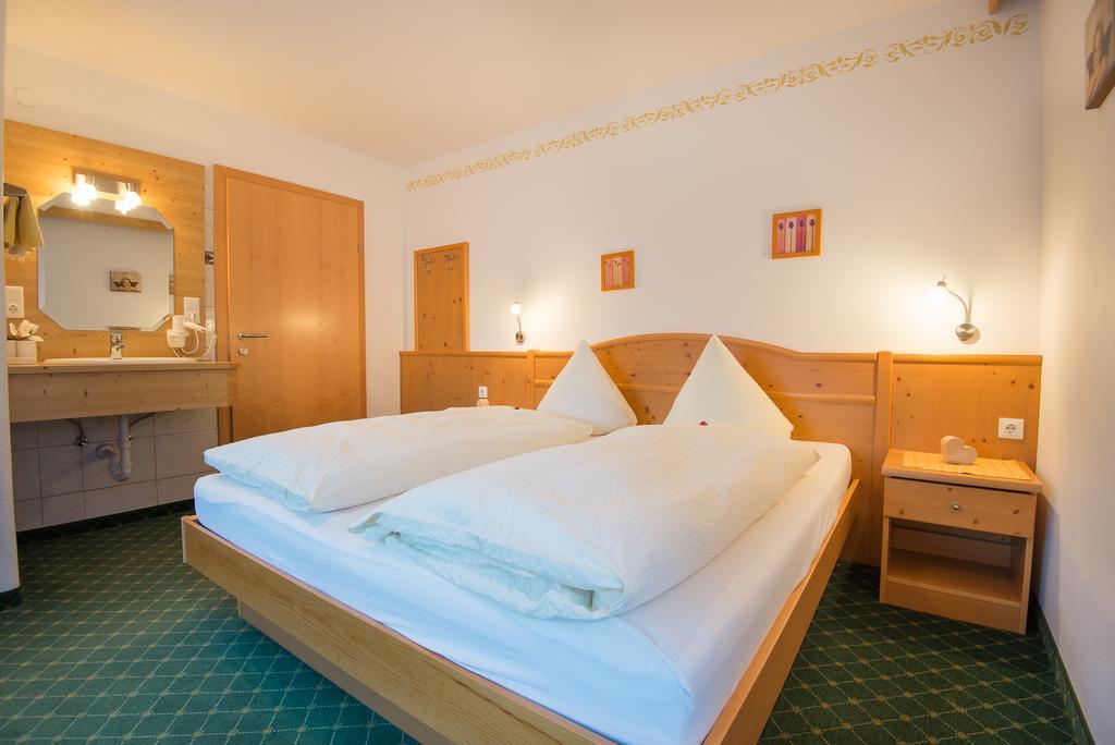 Hotel Haus Fernblick Neustift im Stubaital Habitación foto